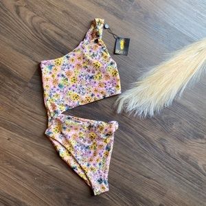 - NWT Skatie swimsuit prices firm